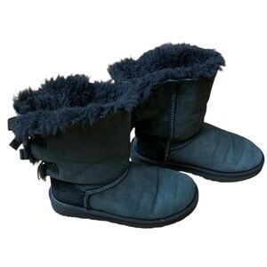 UGG Bailey Bow II Black Sheepskin Boots - Size 6 Fluffy Cuff